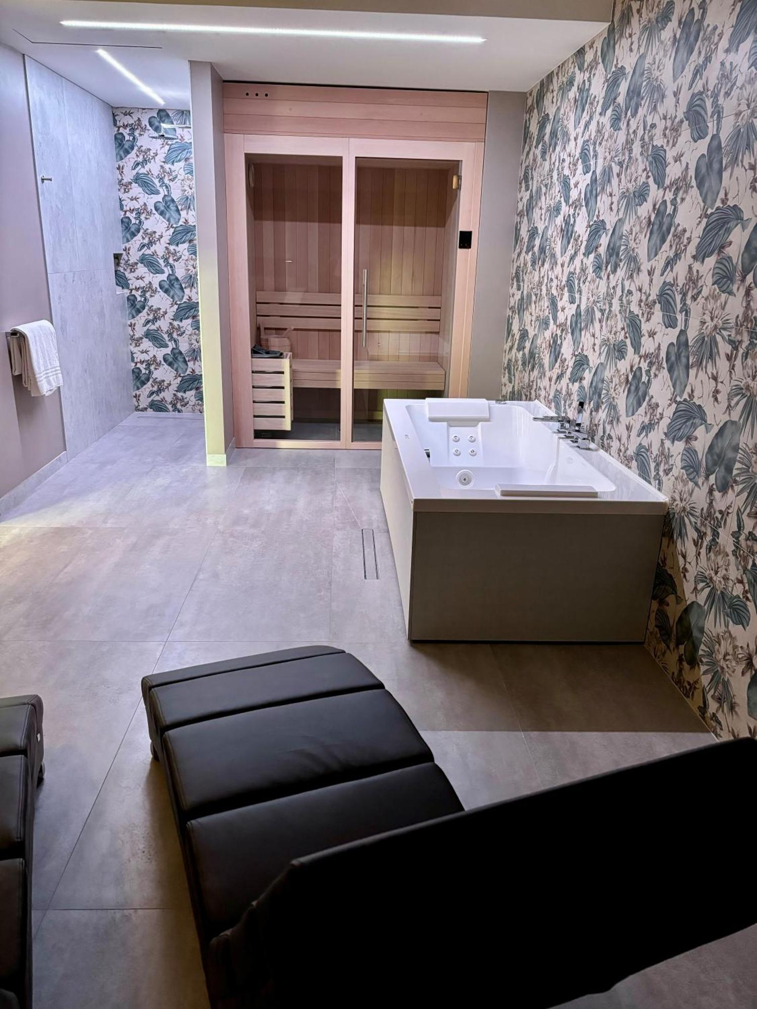 Suite Spa Bath Sauna